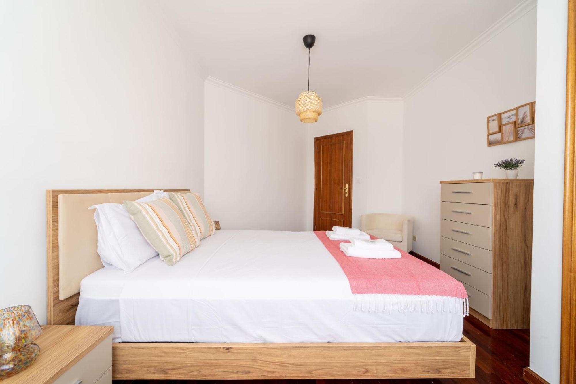 Beach Flat By House And People Viana do Castelo Bagian luar foto